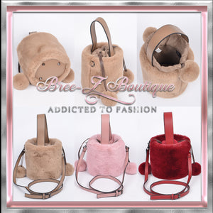 POM POM PLUSH BUCKET BAG